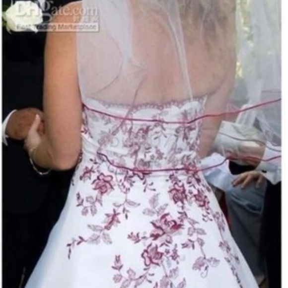 David’s Bridal Deep red accented wedding dress with matching vail   Size 4 - Picture 4 of 15